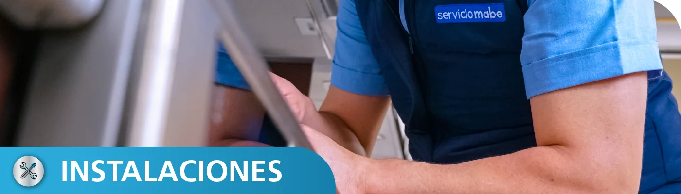 Técnico Mabe atendiendo aire acondicionado Mabe en Ibagué